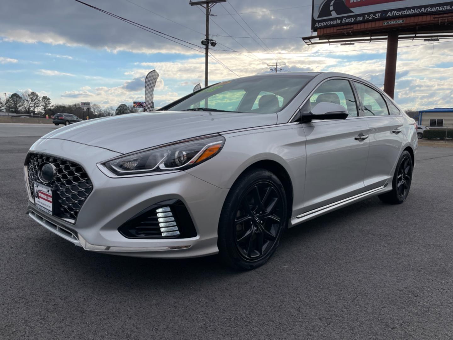 2018 Silver Hyundai Sonata (5NPE34AB4JH) with an 4-Cyl, 2.0 Turbo engine, Auto, 8-Spd Shiftronic transmission, located at 8008 Warden Rd, Sherwood, AR, 72120, (501) 801-6100, 34.830078, -92.186684 - Photo#3